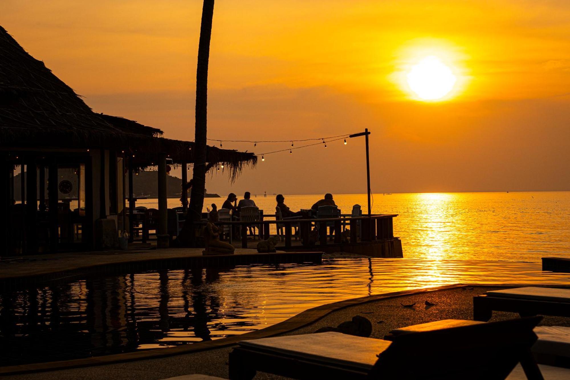 Lipa Lodge Beach Resort Lipa Noi Luaran gambar